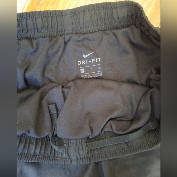 Girls Nike Dri-Fit Shorts size XL | Athletic Running Shorts - Picture 5 of 5